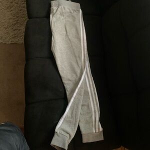 Pants adidas for woman or boys like new!!